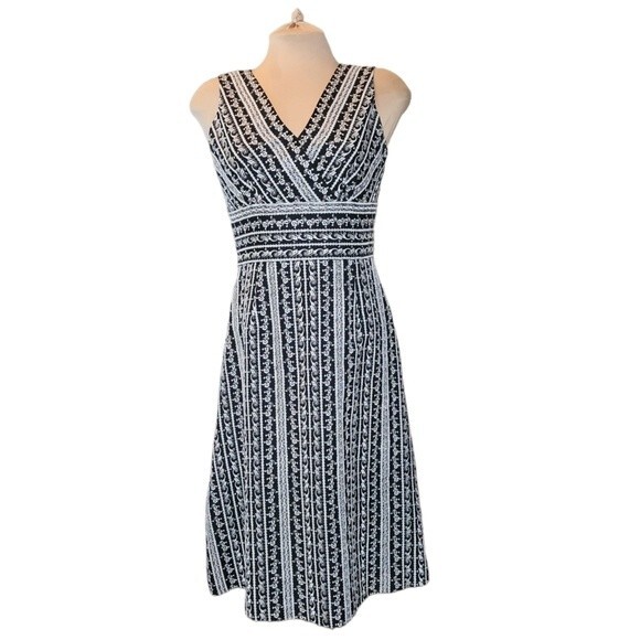 Adrianna Papell Black & White Linen Blend Embroidered Surplice Midi Dress Size 4